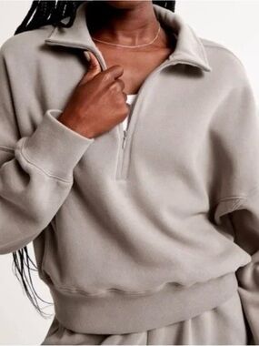 Abercrombie & Fitch Women's Soft A&F Max Essentials Sunday Half-Zip in taupe